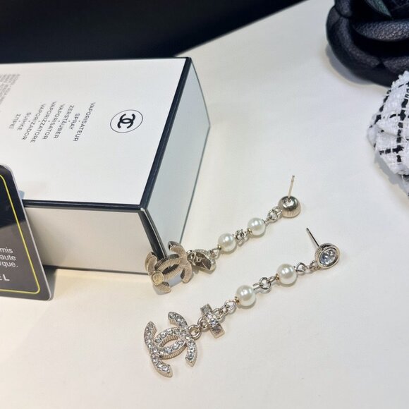 Chanel Earrings - Picture 3 of 6